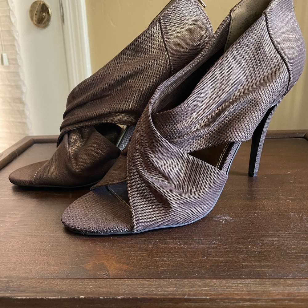 Via Neroli Shimmery Bronze/Brown Crisscross Heels View 2